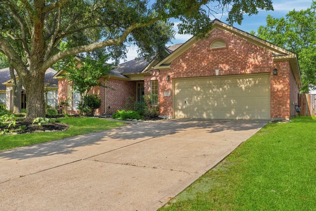 Photo of 1211 Lamplight Trail Drive