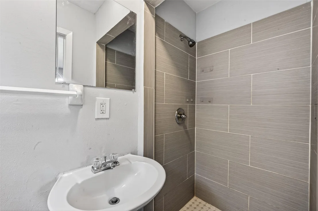 Photo of 3918 Tavenor Lane