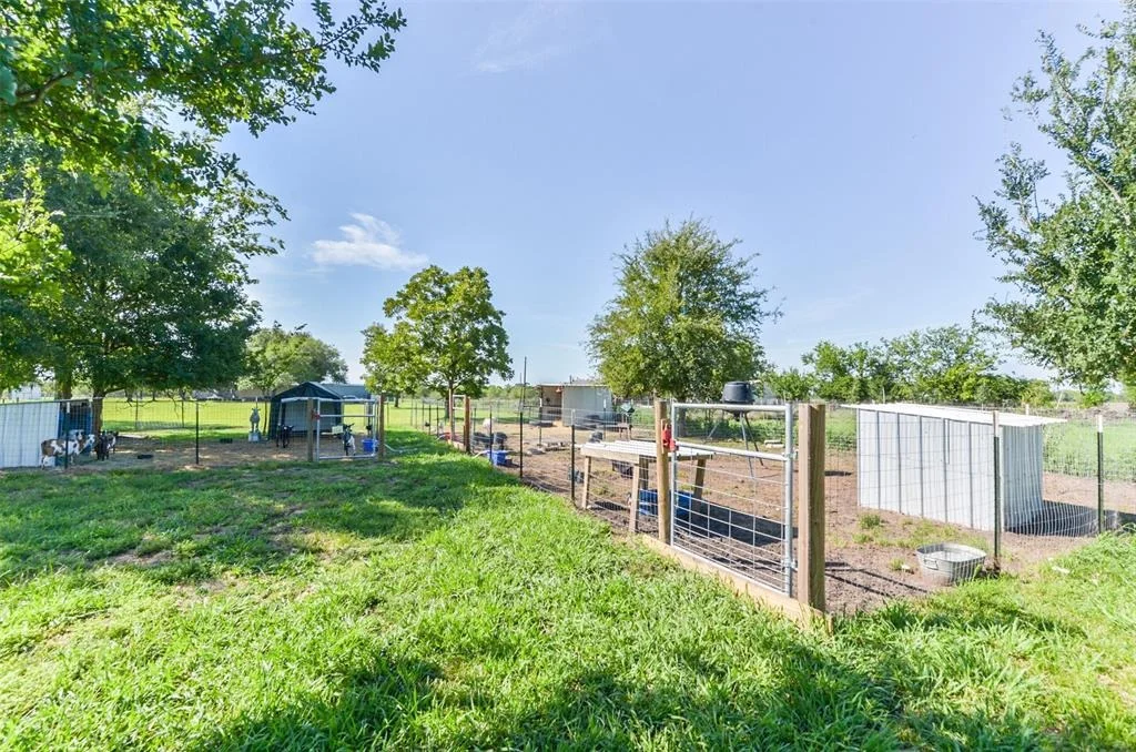 Photo of 5947 Mockingbird Lane