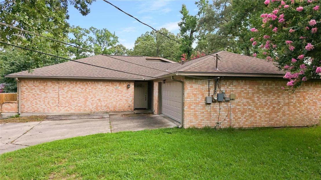 Photo of 217 Wellwood Lane