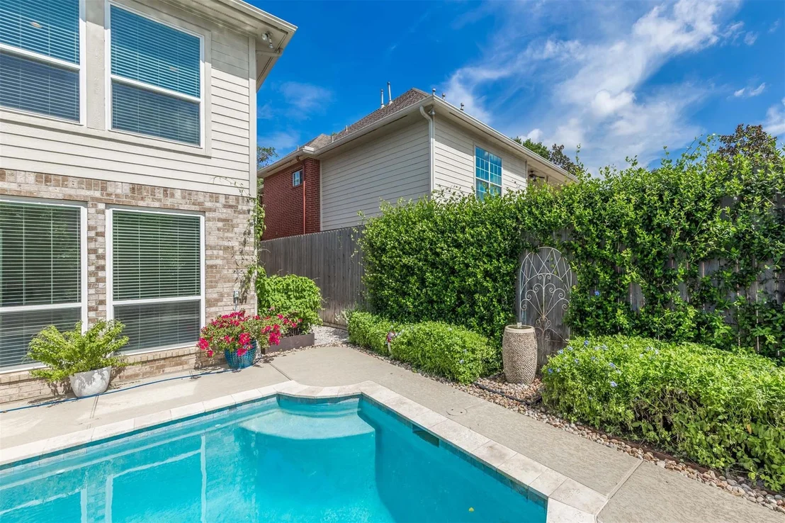 Photo of 1107 Flagmore Drive