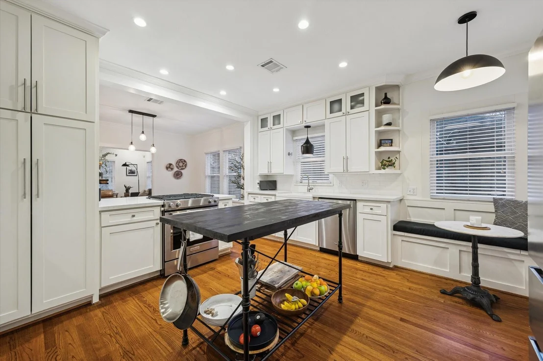 Photo of 1135 Walling Street