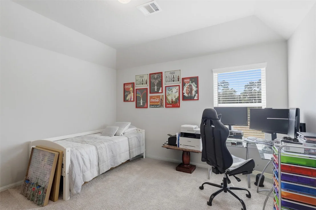 Photo of 17622 Holroyd Road