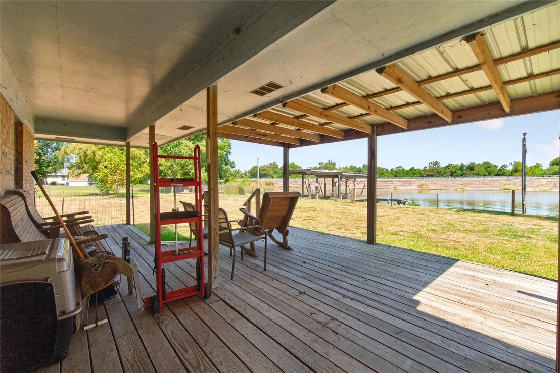 Photo of 281 Lakeshore N