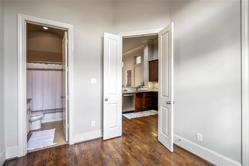 Photo of 10913 Upland Park