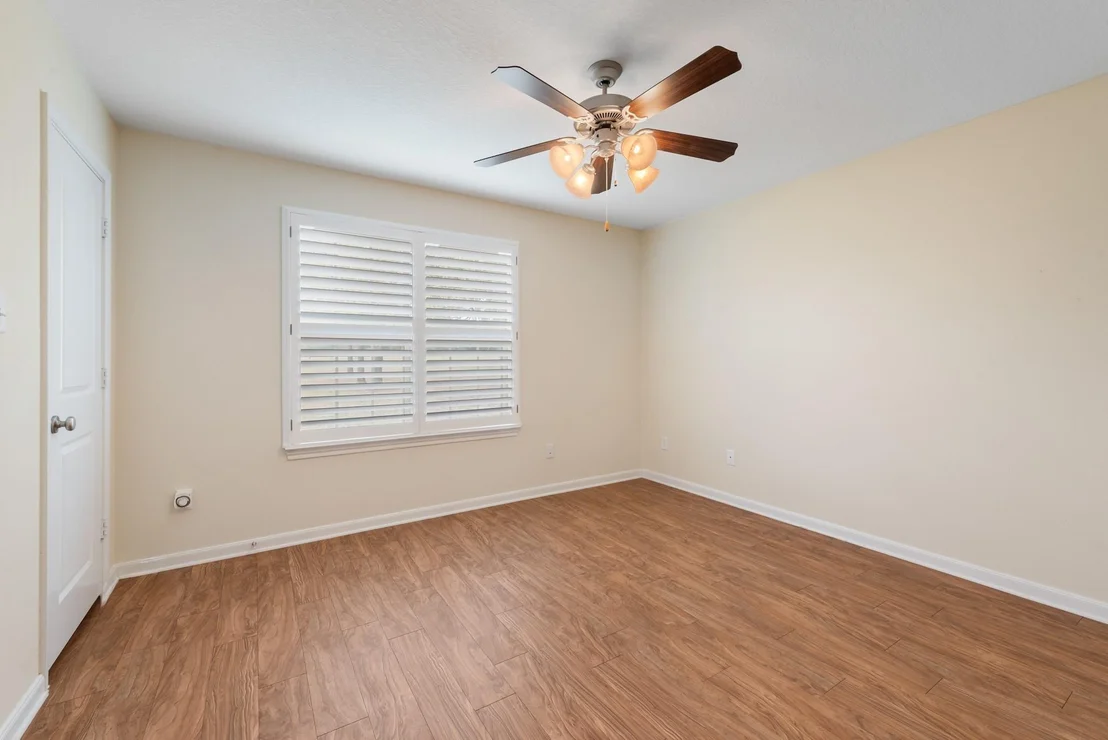Photo of 1635 Lakeview Drive