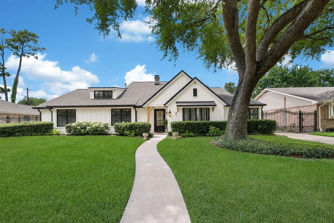 Photo of 1030 Chantilly Lane