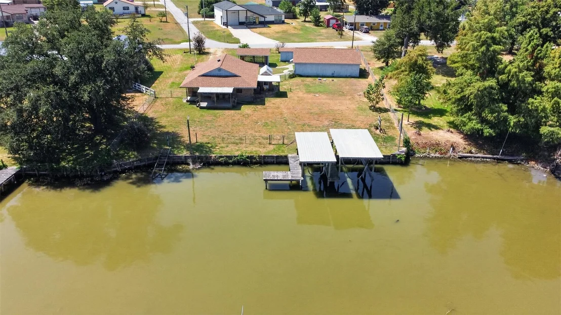 Photo of 281 Lakeshore N