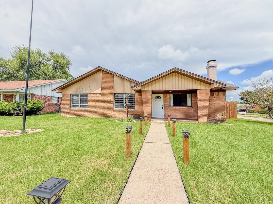 Photo of 3321 Tanglebriar Drive
