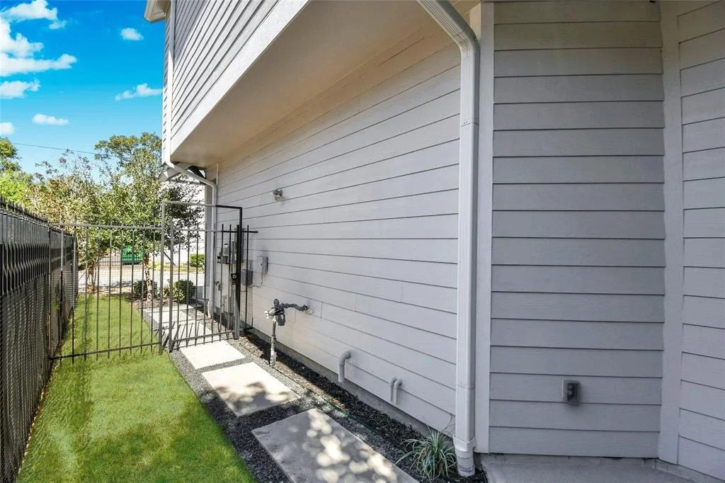 Photo of 305 Willard Street