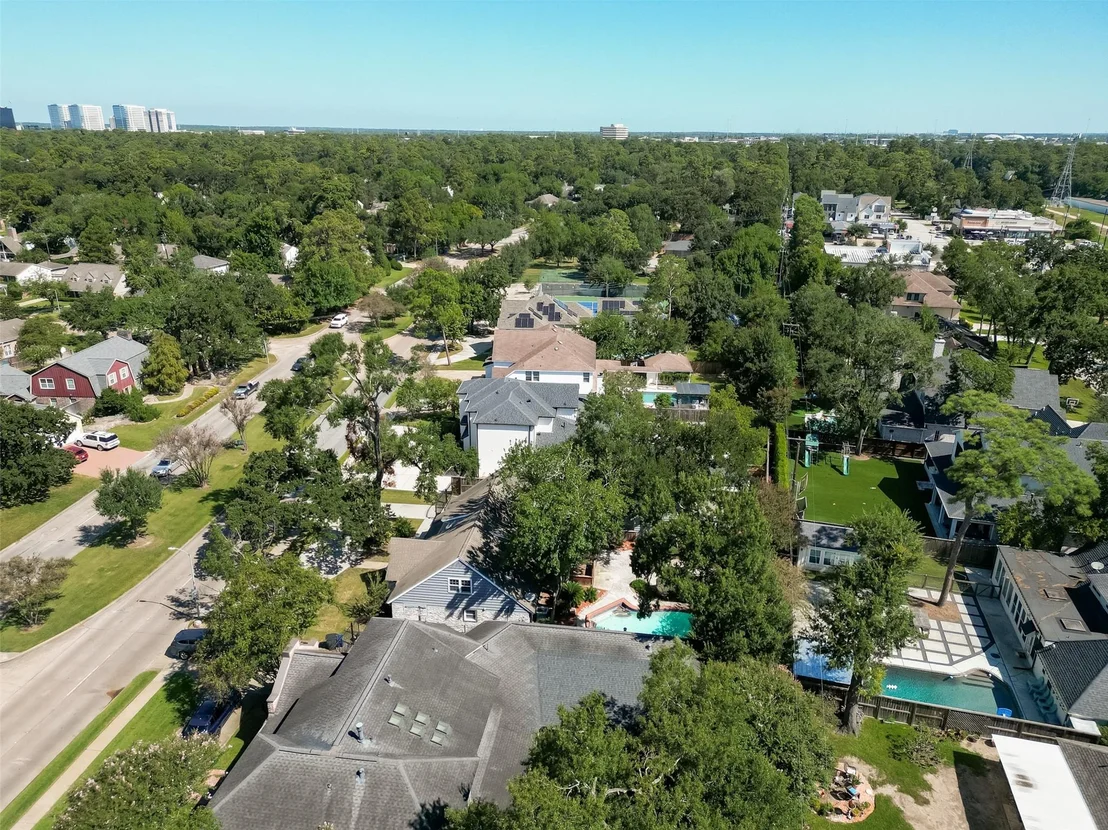 Photo of 418 N Wilcrest Drive