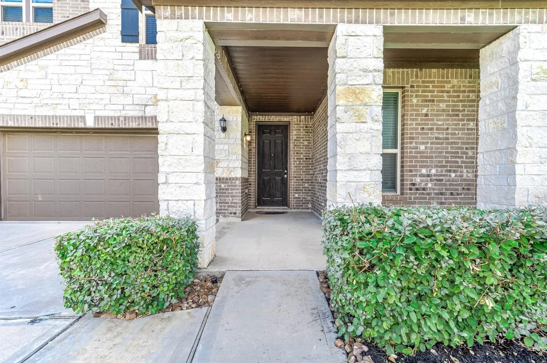 Photo of 25323 Whitehaven Gate Street