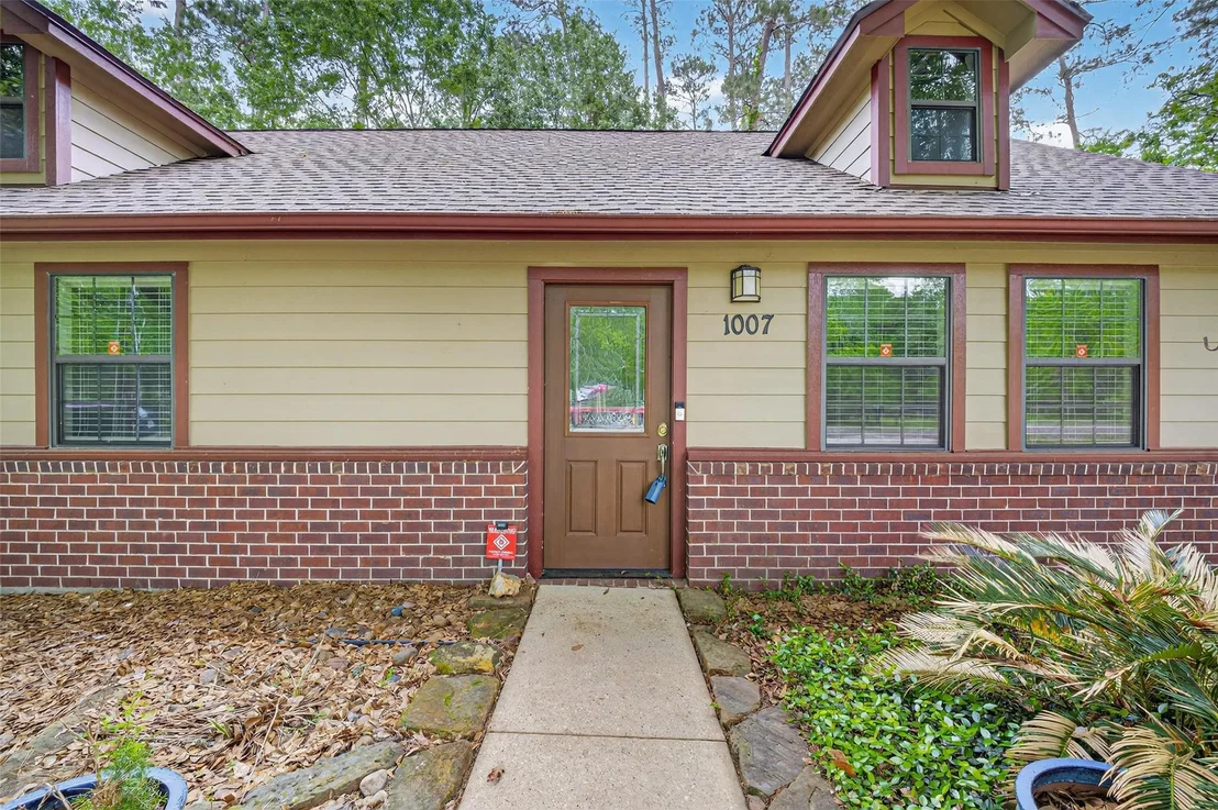 Photo of 1007 W Cedar River Road