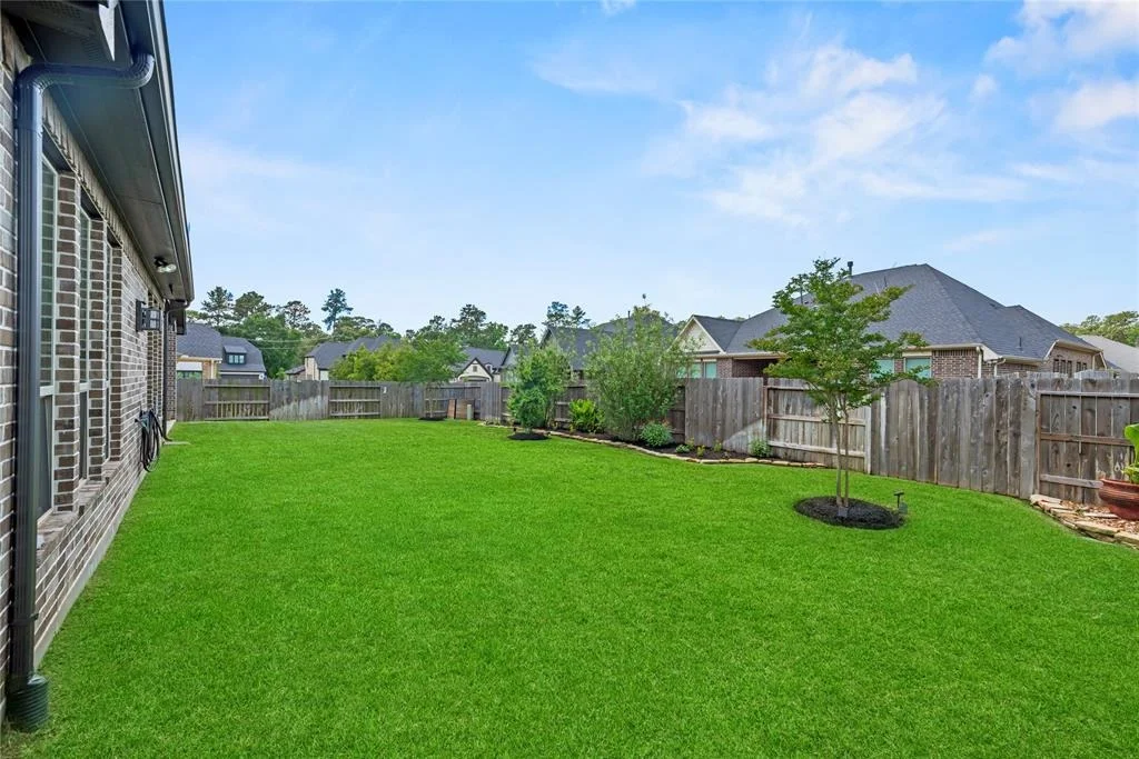Photo of 907 Falcon Hollow Lane
