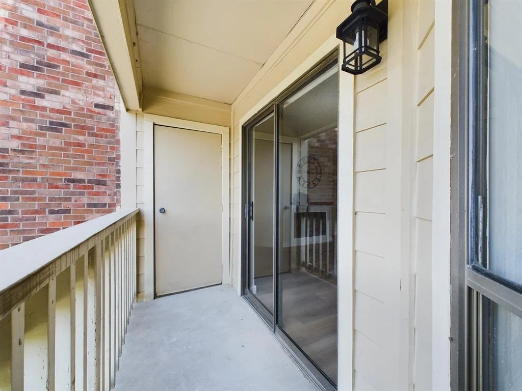 Photo of Unit 13A at 2501 Gulf Freeway