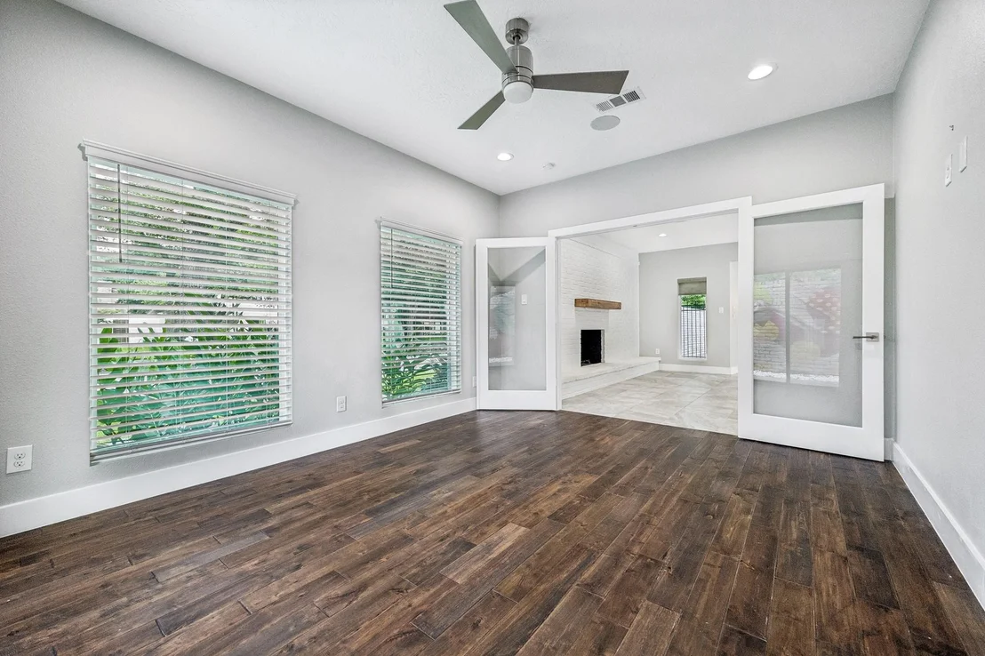 Photo of 922 Crossroads Drive