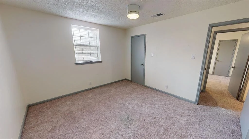 Photo of 129 White Oak Drive