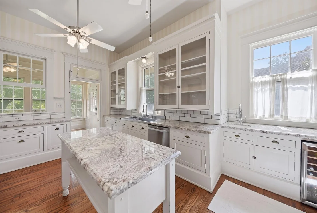 Photo of 405 College Avenue