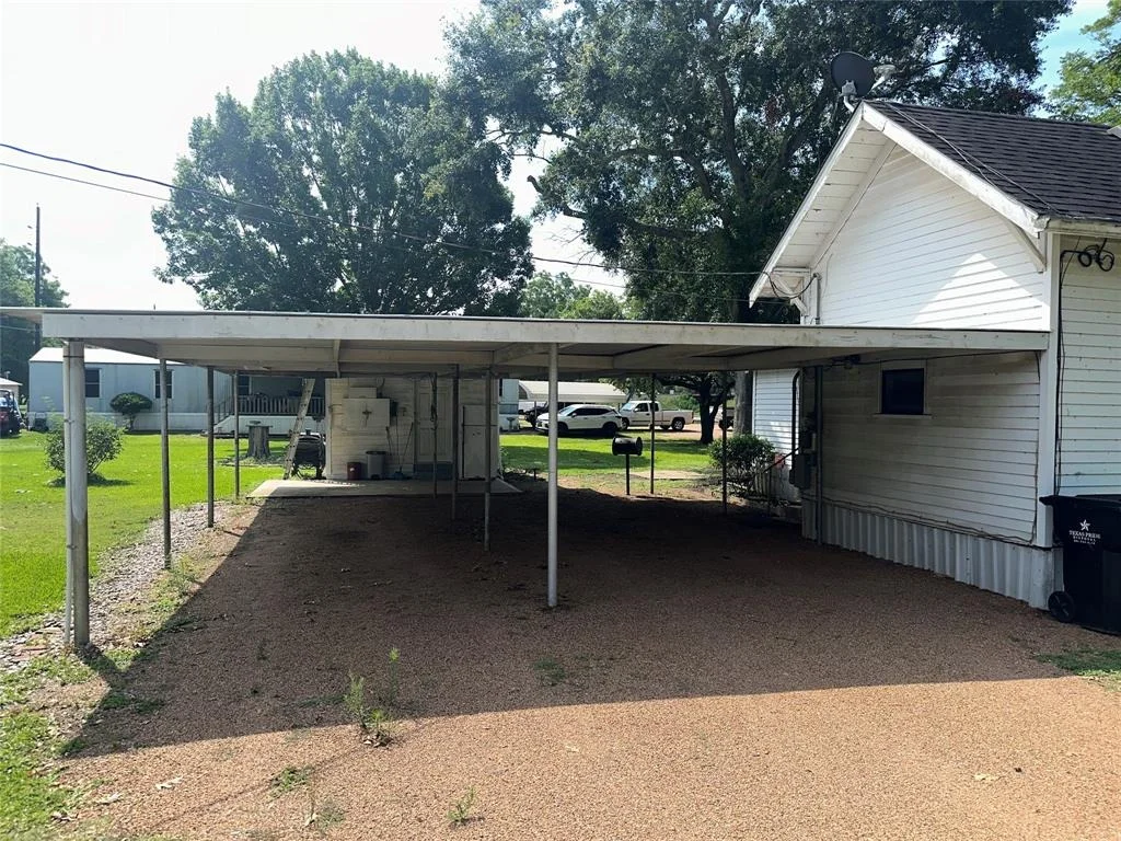 Photo of 5922 Railroad Street