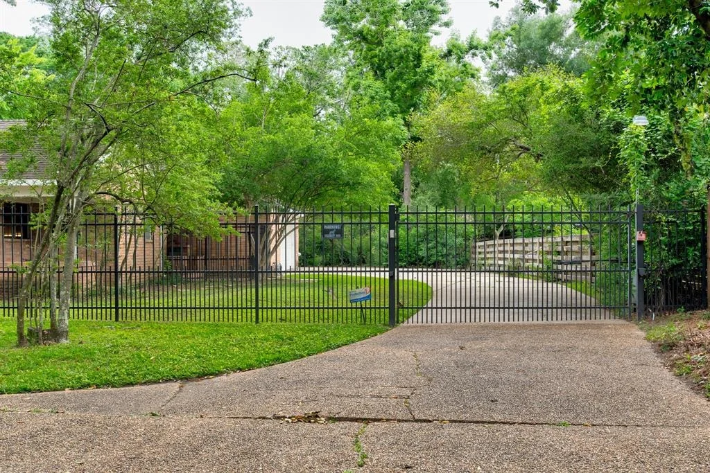 Photo of 246 Chimney Rock Road