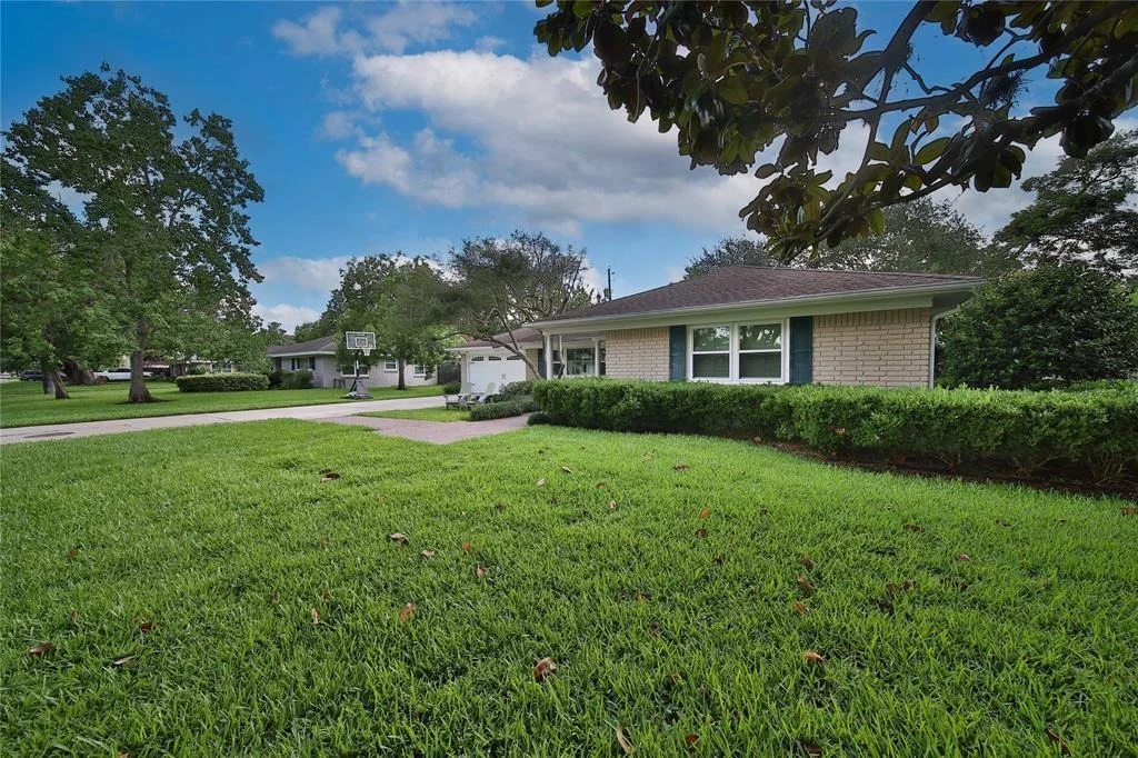 Photo of 1626 Springwood Drive