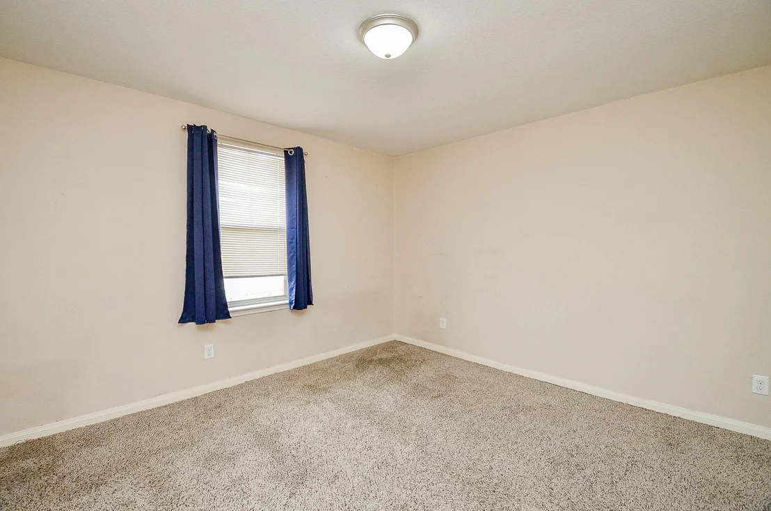 Photo of 858 Driftwood Lane