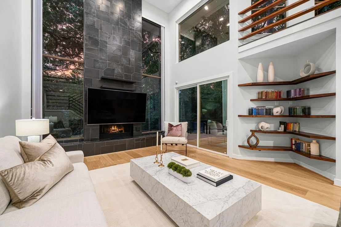 Photo of 102 Lakeside Oaks Drive