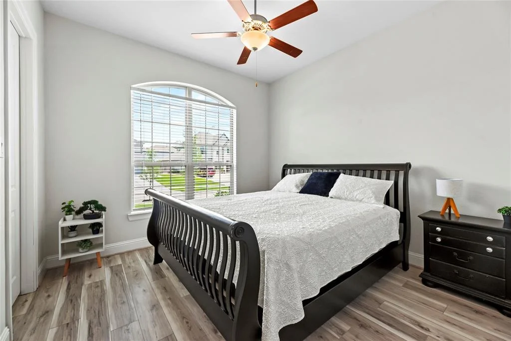 Photo of 907 Falcon Hollow Lane