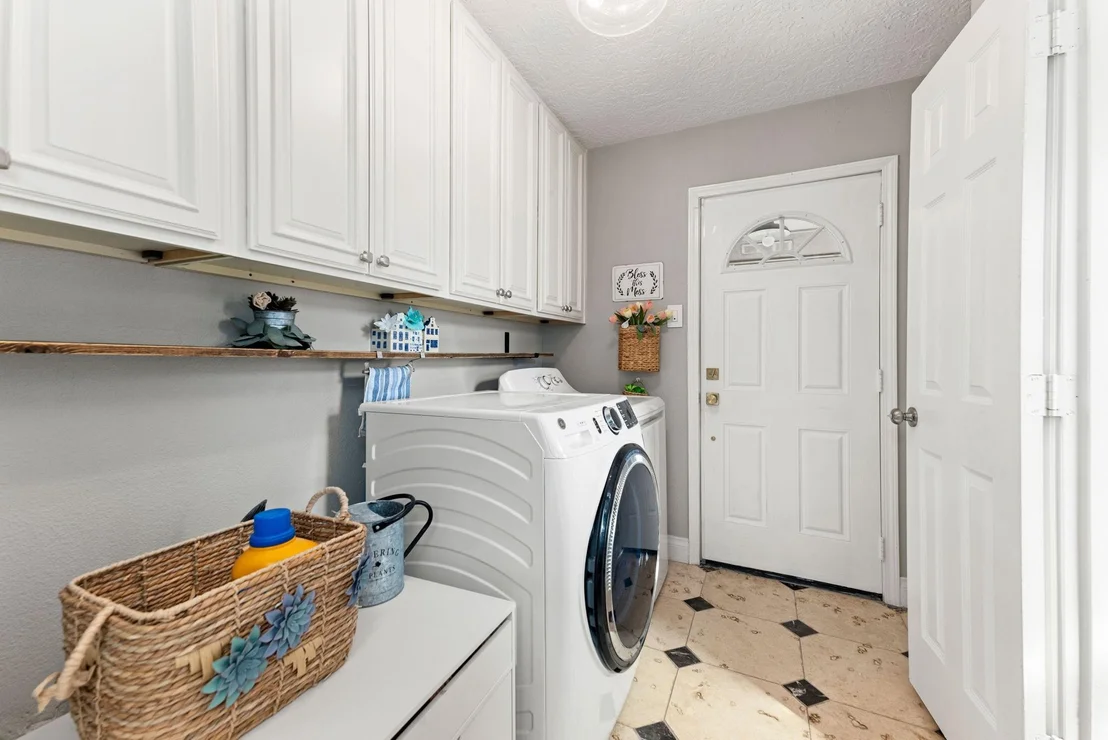 Photo of 8207 Colonial Oaks Lane