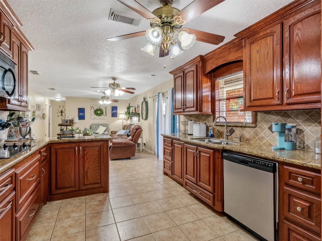 Photo of 1348 Gifford Road