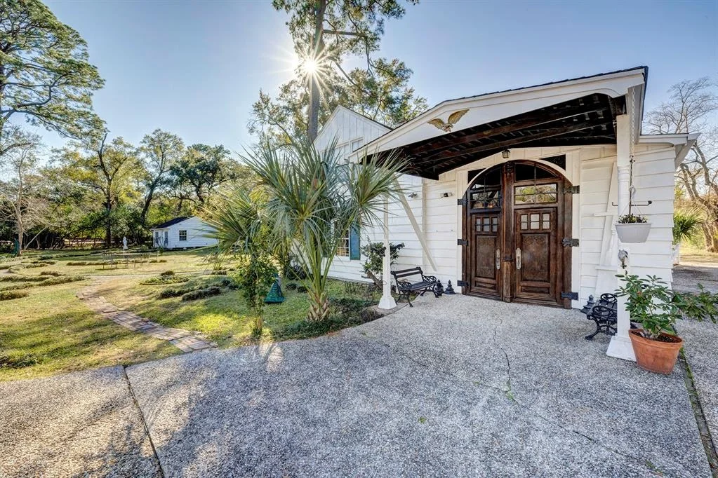 Photo of 5 E Rivercrest Drive