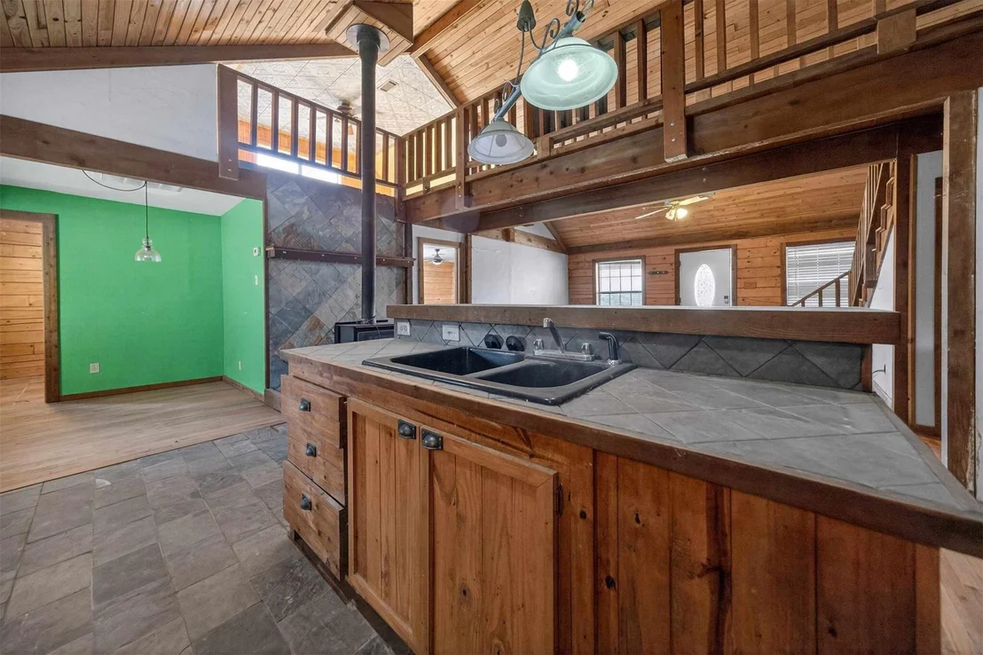 Photo of 18737 Saddleback Lane