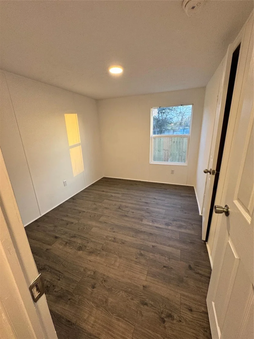 Photo of 409 W Harris Avenue