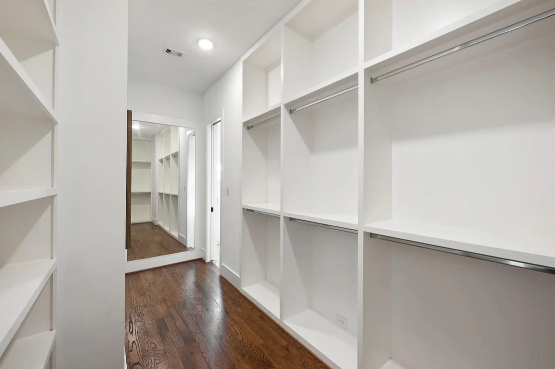 Photo of 802 Detering Street
