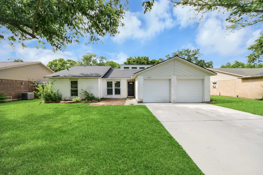 Photo of 1104 N Heron Drive