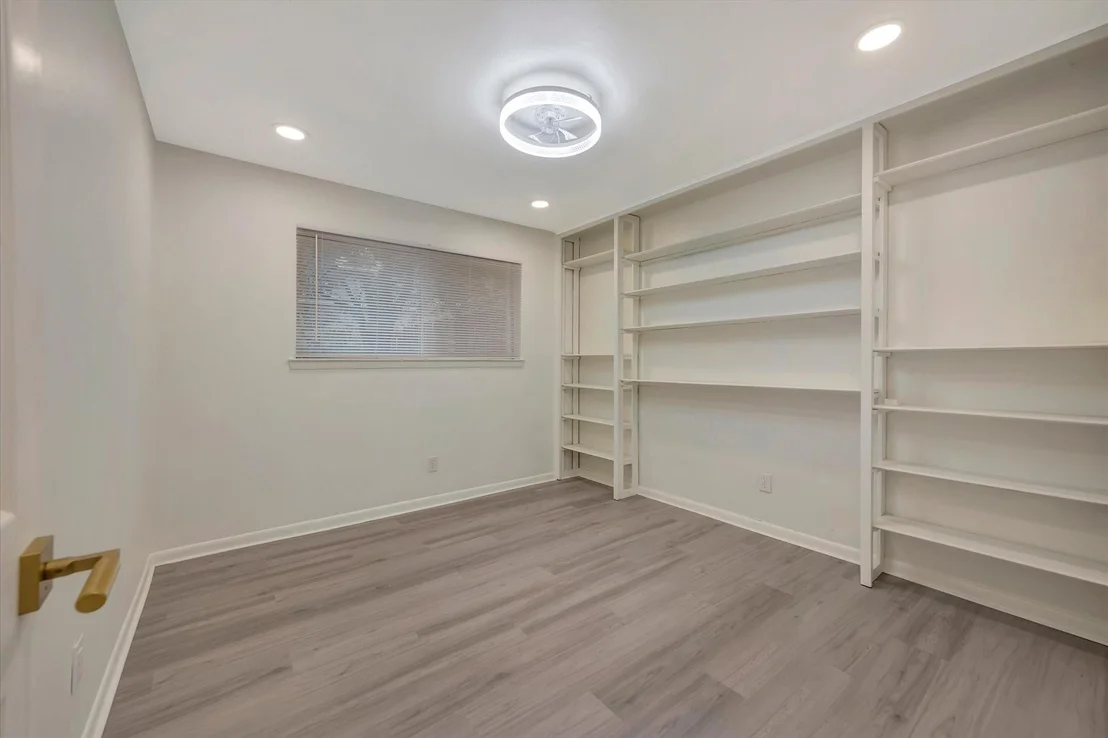 Photo of 910 Beachcomber Lane