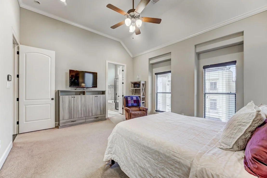 Photo of 2308 Couch Street