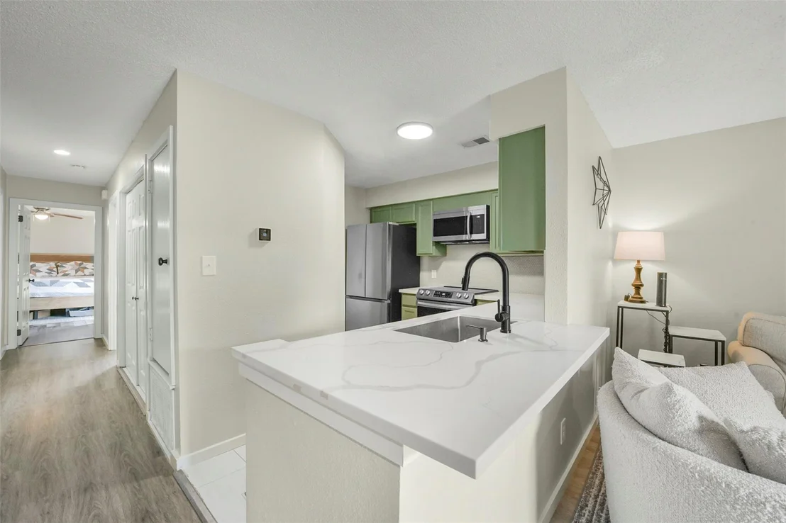 Photo of Unit 258C at 2501 Gulf Freeway