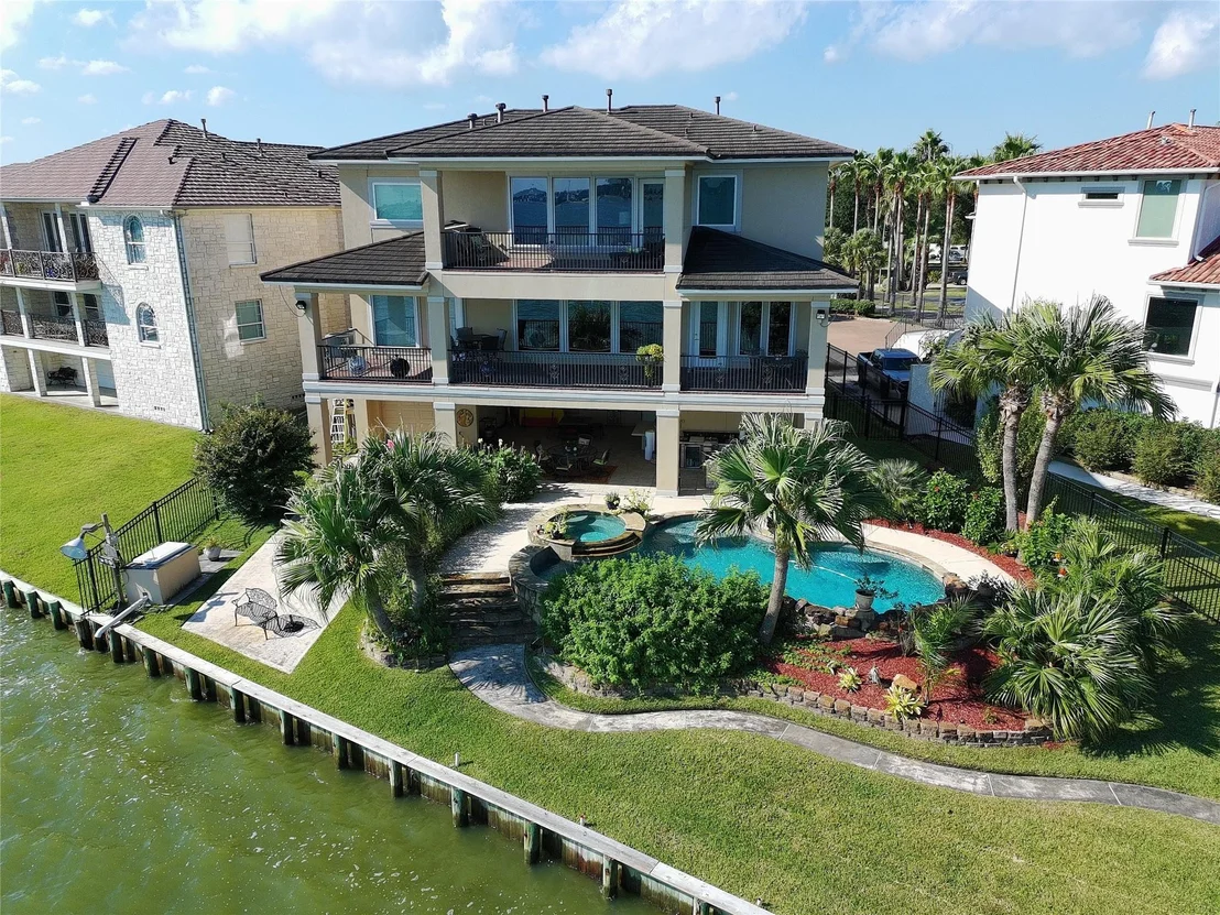 Photo of 2242 Marina Way