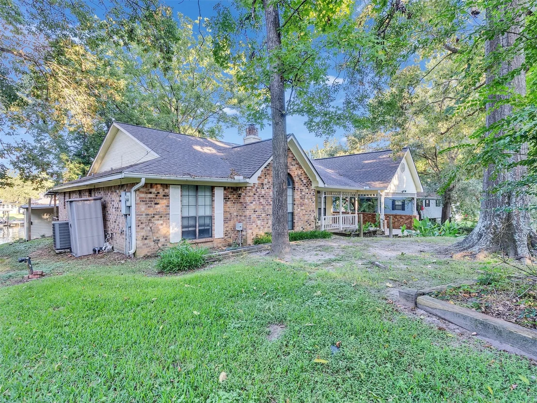 Photo of 185 Lake Drive