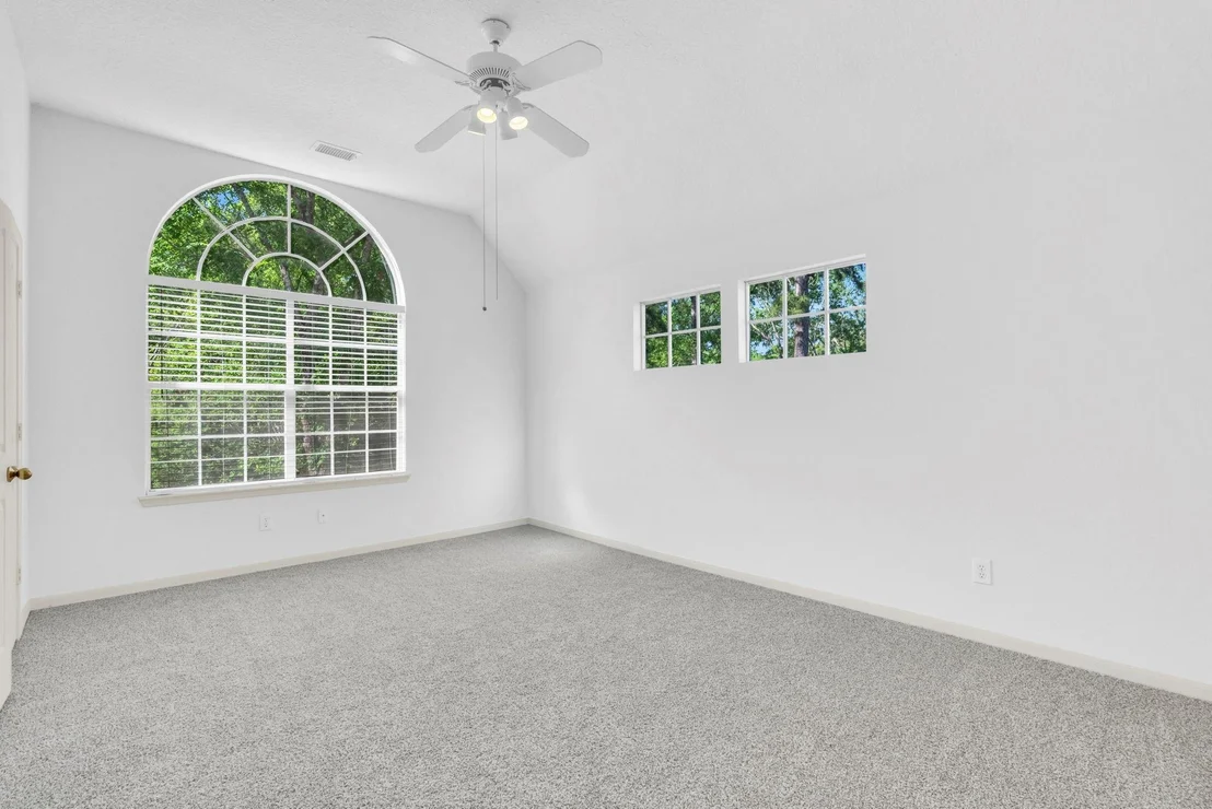 Photo of 186 S Cochrans Green Cir
