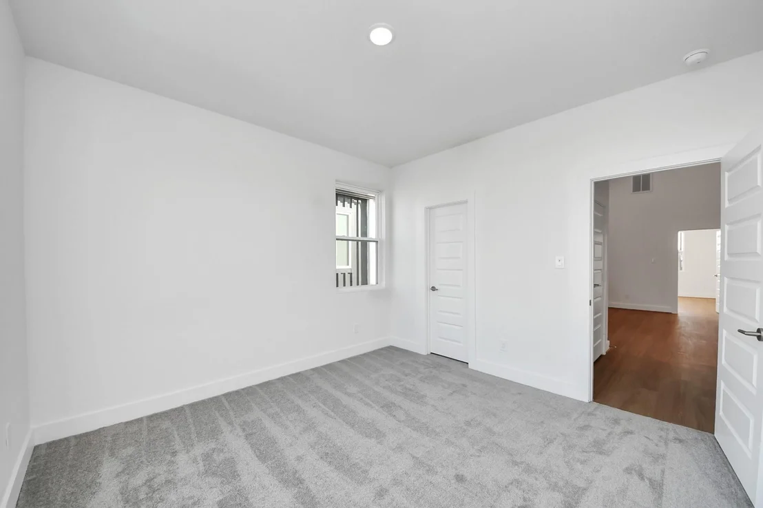Photo of 2106 Diagonal Lane