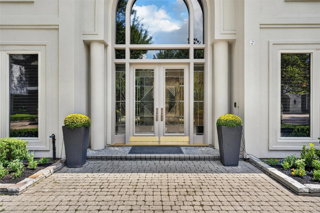 Photo of 2 W Terrace Drive