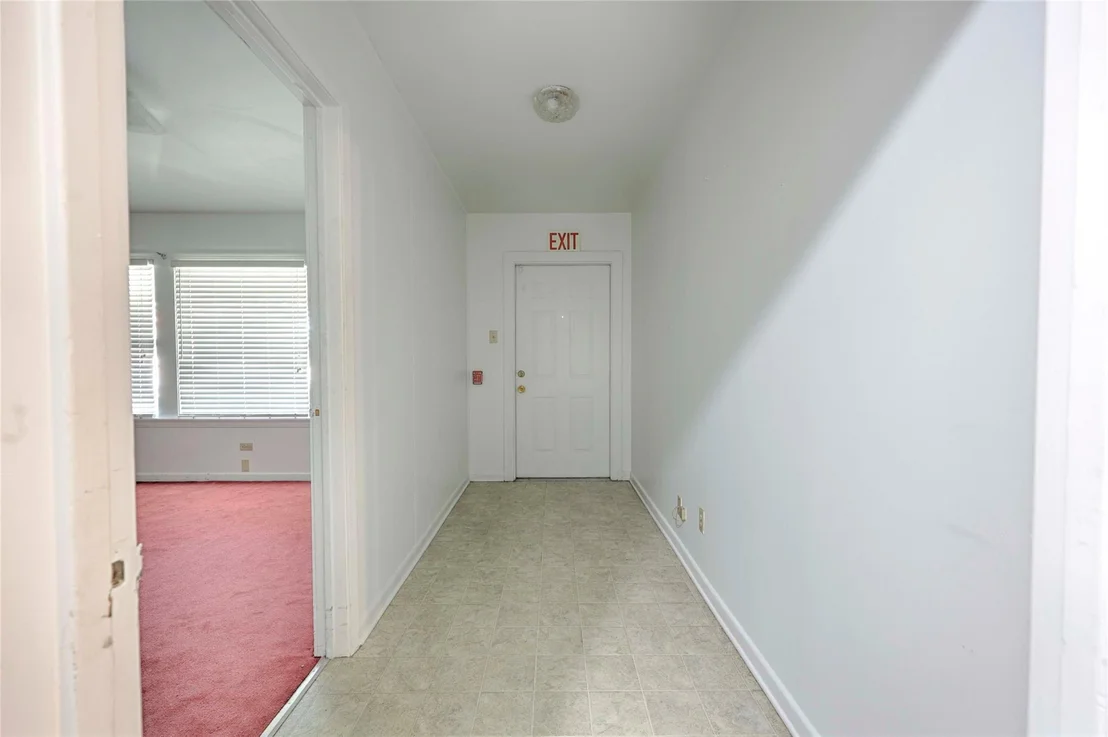 Photo of 122 Ave E