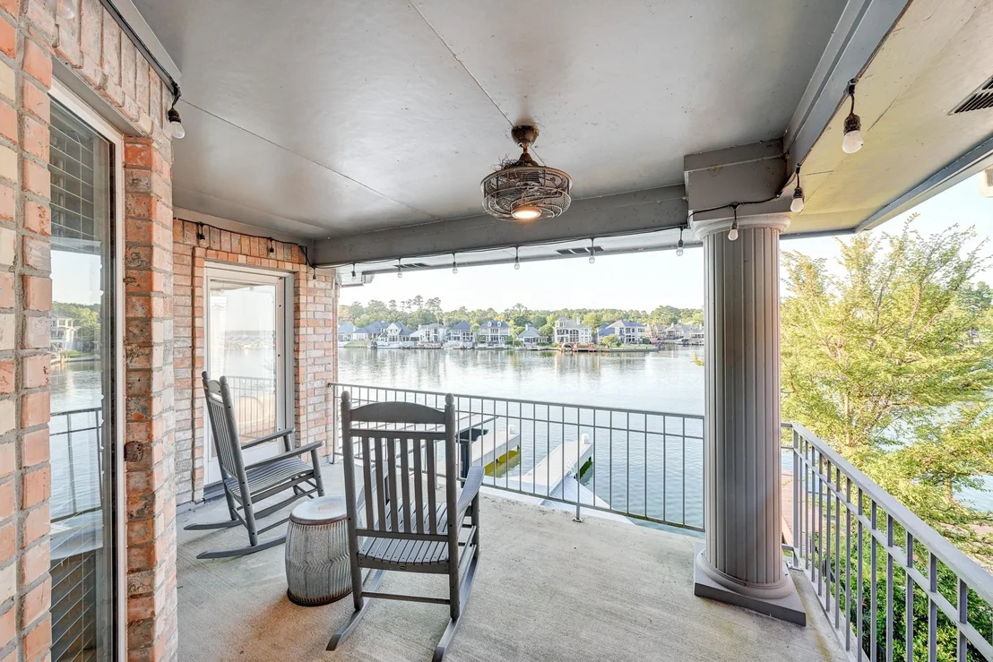 Photo of 113 Winthrop Harbor N