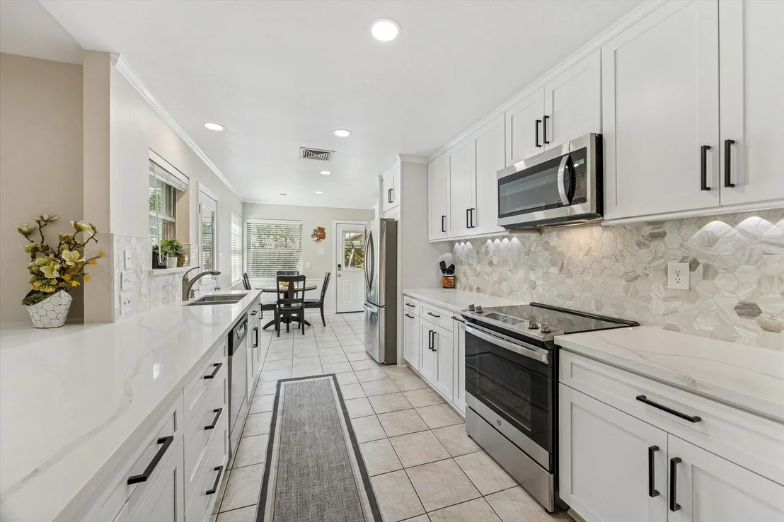 Photo of 10902 Mullins Drive