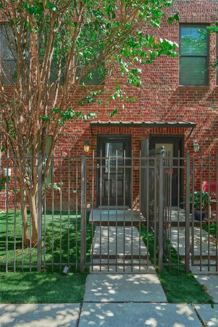 Photo of Unit E at 2422 Navigation Boulevard