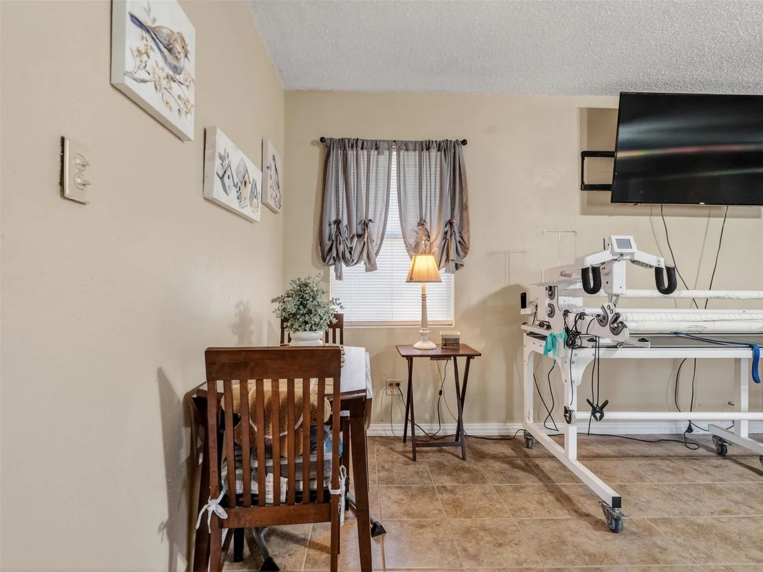 Photo of 1348 Gifford Road