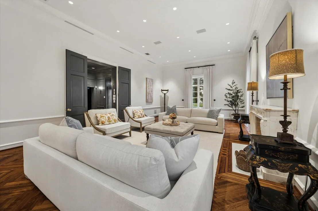 Photo of 20 Sunset Boulevard