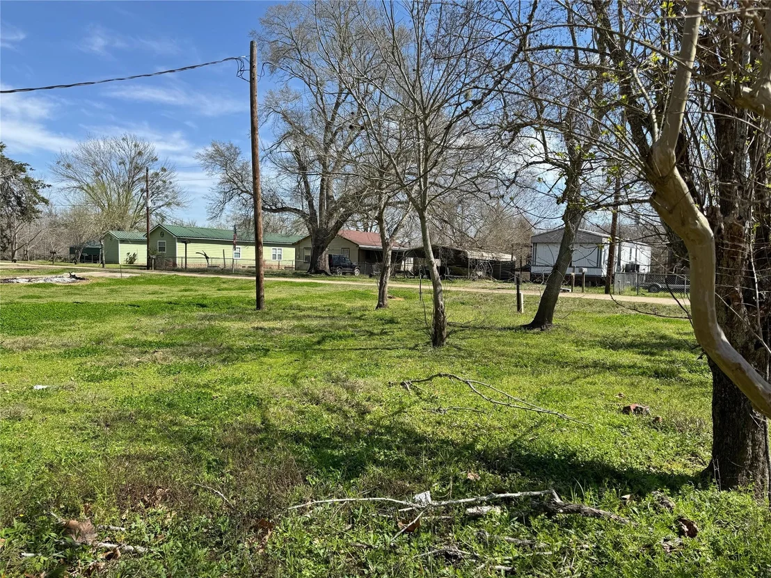 Photo of 585 River Oaks Drive